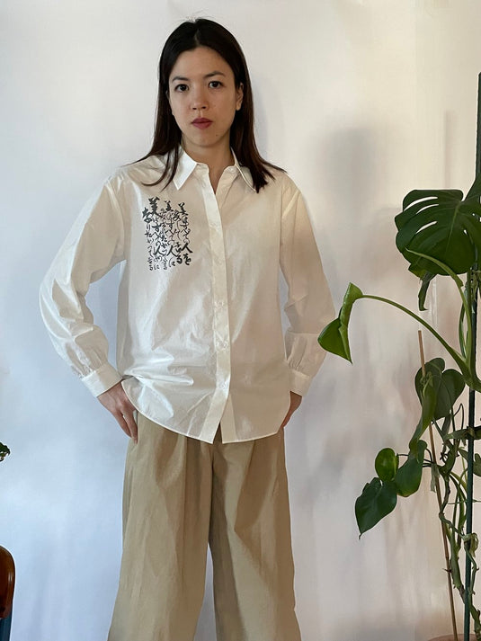 Lilo - Pointed Collar Shirt with Japanese Poem Print - White
