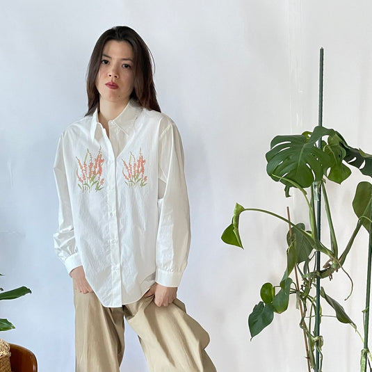 Elyse - Pointed Collar Shirt with Coral Wild Flower Print - White