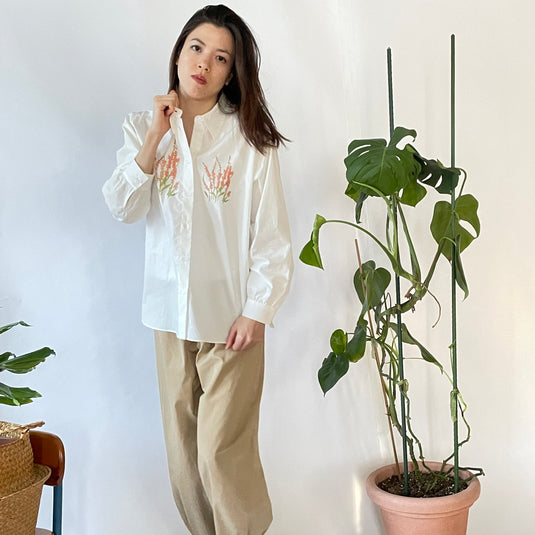 Elyse - Pointed Collar Shirt with Coral Wild Flower Print - White