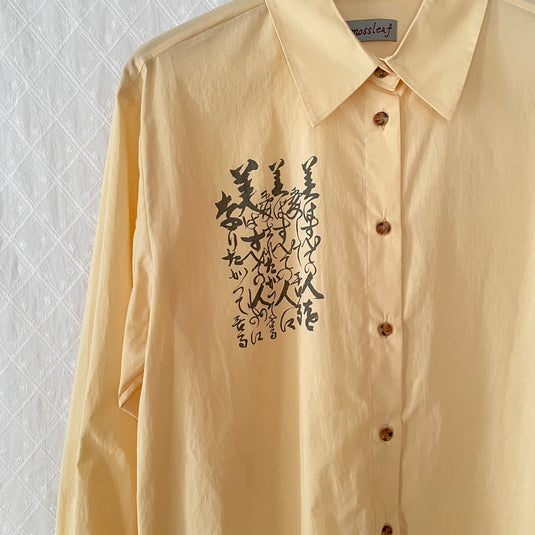 Lilo - Pointed Collar Shirt with Japanese Poem Print - Hazel