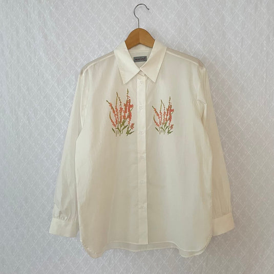 Elyse - Pointed Collar Shirt with Coral Wild Flower Print - White