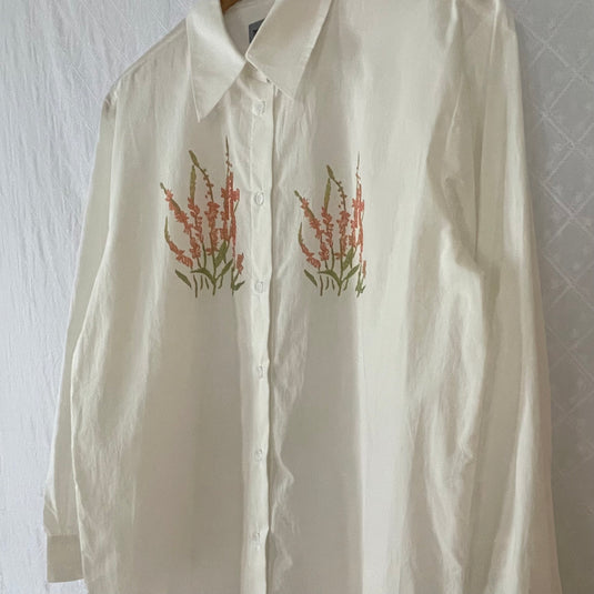 Elyse - Pointed Collar Shirt with Coral Wild Flower Print - White